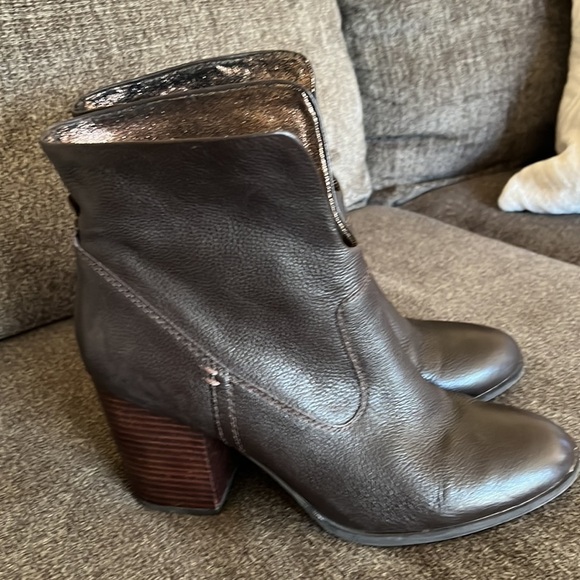 Luca Lane Kat Brown Fold Over
Bootie Size 11 - Picture 3 of 15